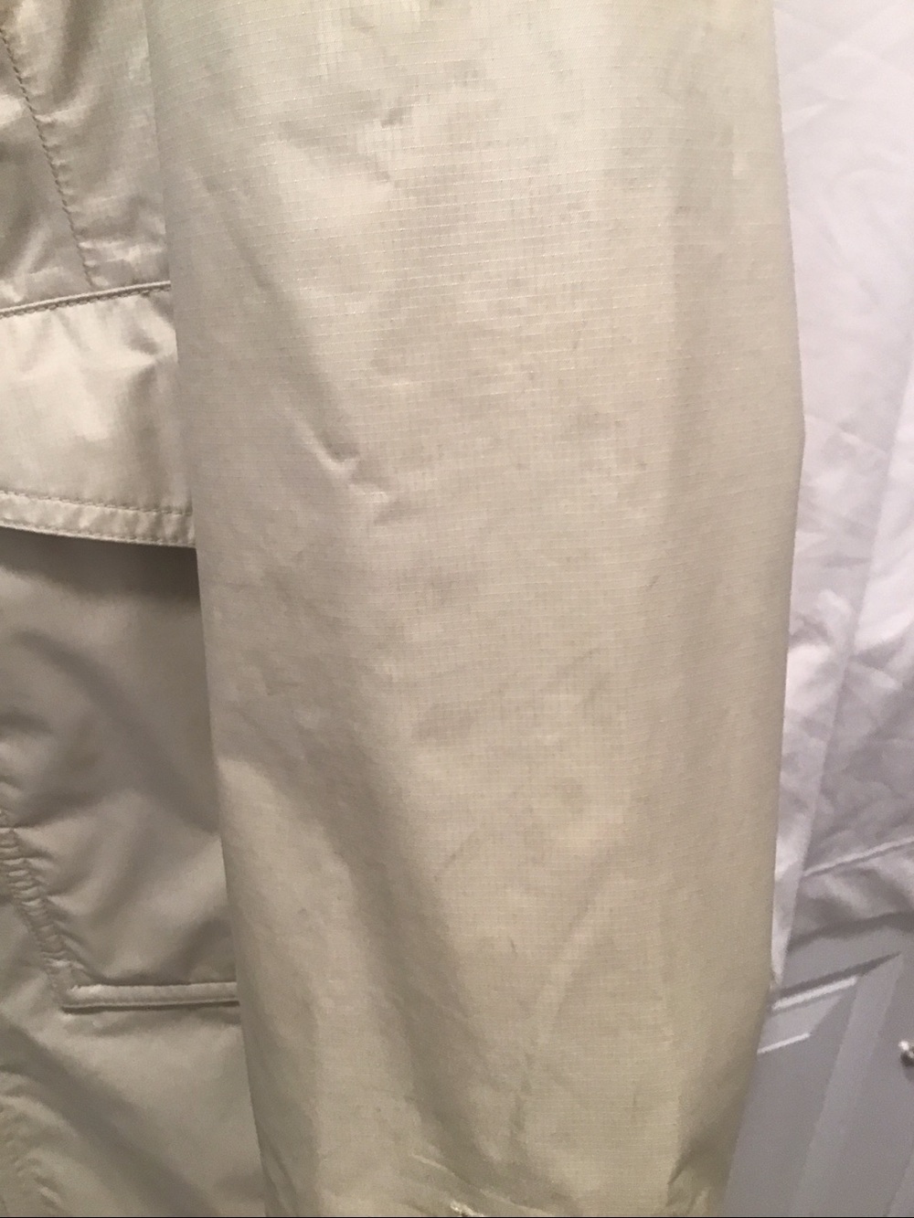 Patagonia tan raincoat with detachable Hood size small - Picture 8 of 13